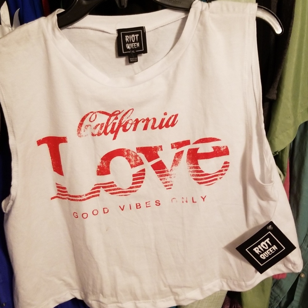 Jr. XL white crop sleeveless tee